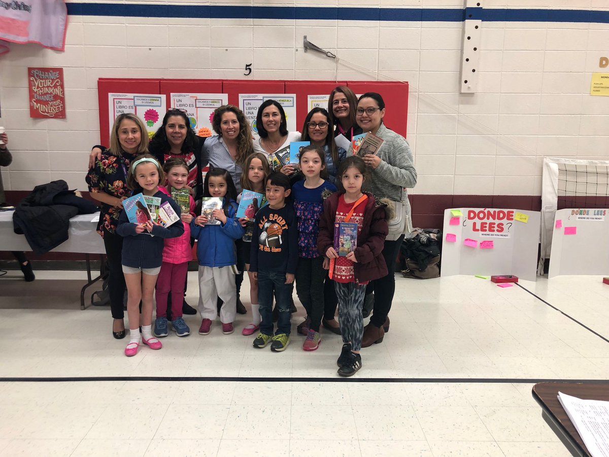 1st Year Dual Language Book Fair #empower203 #somos203 ⁦<a href="/SteepleRun203/">Steeple Run</a>⁩ ⁦<a href="/Naperville203/">Naperville 203</a>⁩