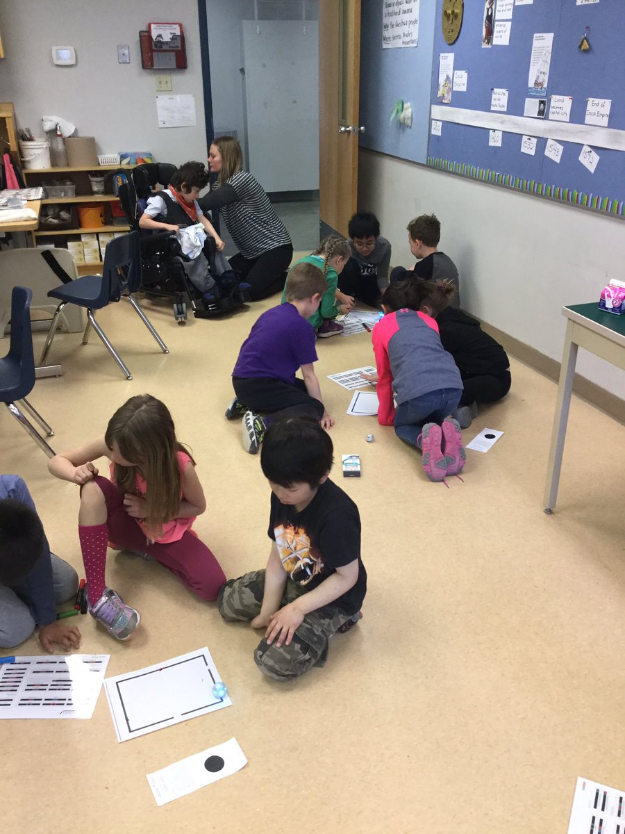 JennyFeherty's tweet photo. Teaching our grade1&amp;2 buddies how to use @Ozobot @ers_school #kidsteachkids #coding https://t.co/2qzN1NkSTf