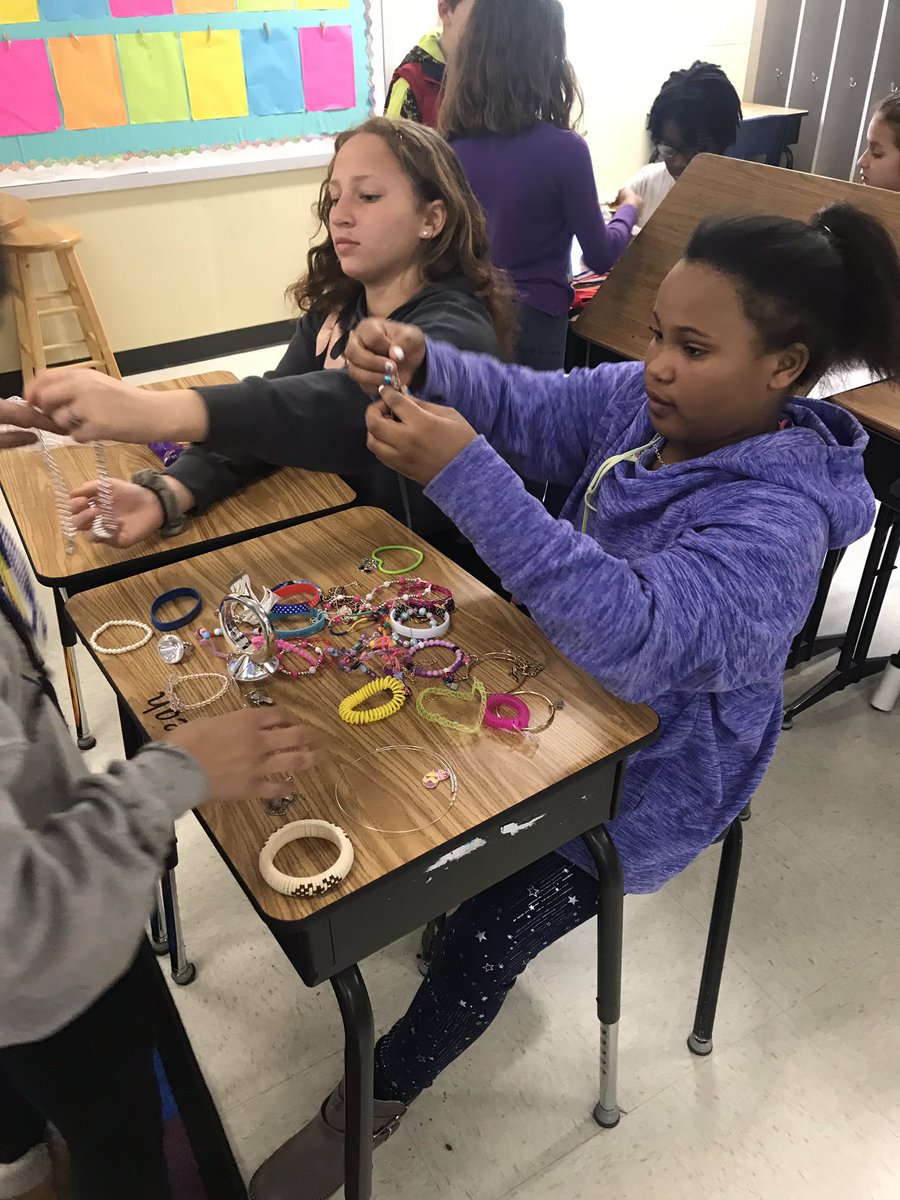 MrsGraves4th's tweet photo. Today was Nifty Fifty Day. We had so many collections to look at this morning! #spiritweek #sheisgolden https://t.co/N5JxsTwCAK