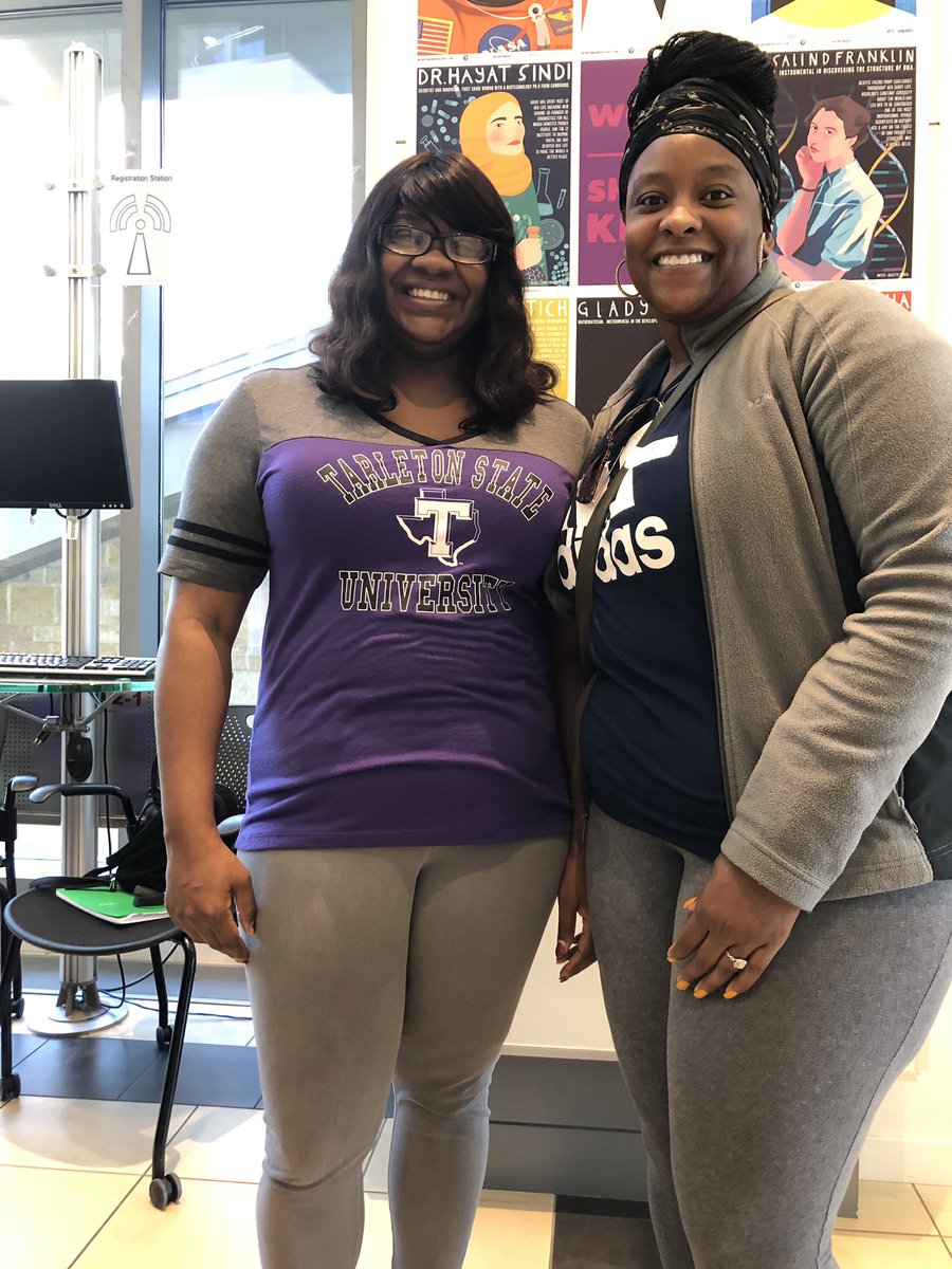 VanNessa_TSU19's tweet photo. The other day I went to support my fellow Tarleton classmates while doing their Rally! I remember being in that same spot last year! They were doing an amazing job! So proud to be a part of such an awesome school 💜 @DrNJonesTSU @TarletonSOCW #MacroReflection https://t.co/2DNgHuvqcr
