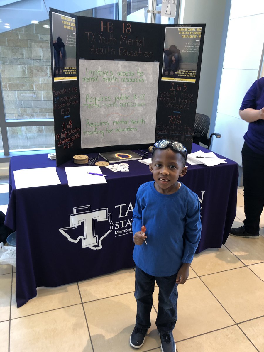 VanNessa_TSU19's tweet photo. The other day I went to support my fellow Tarleton classmates while doing their Rally! I remember being in that same spot last year! They were doing an amazing job! So proud to be a part of such an awesome school 💜 @DrNJonesTSU @TarletonSOCW #MacroReflection https://t.co/2DNgHuvqcr