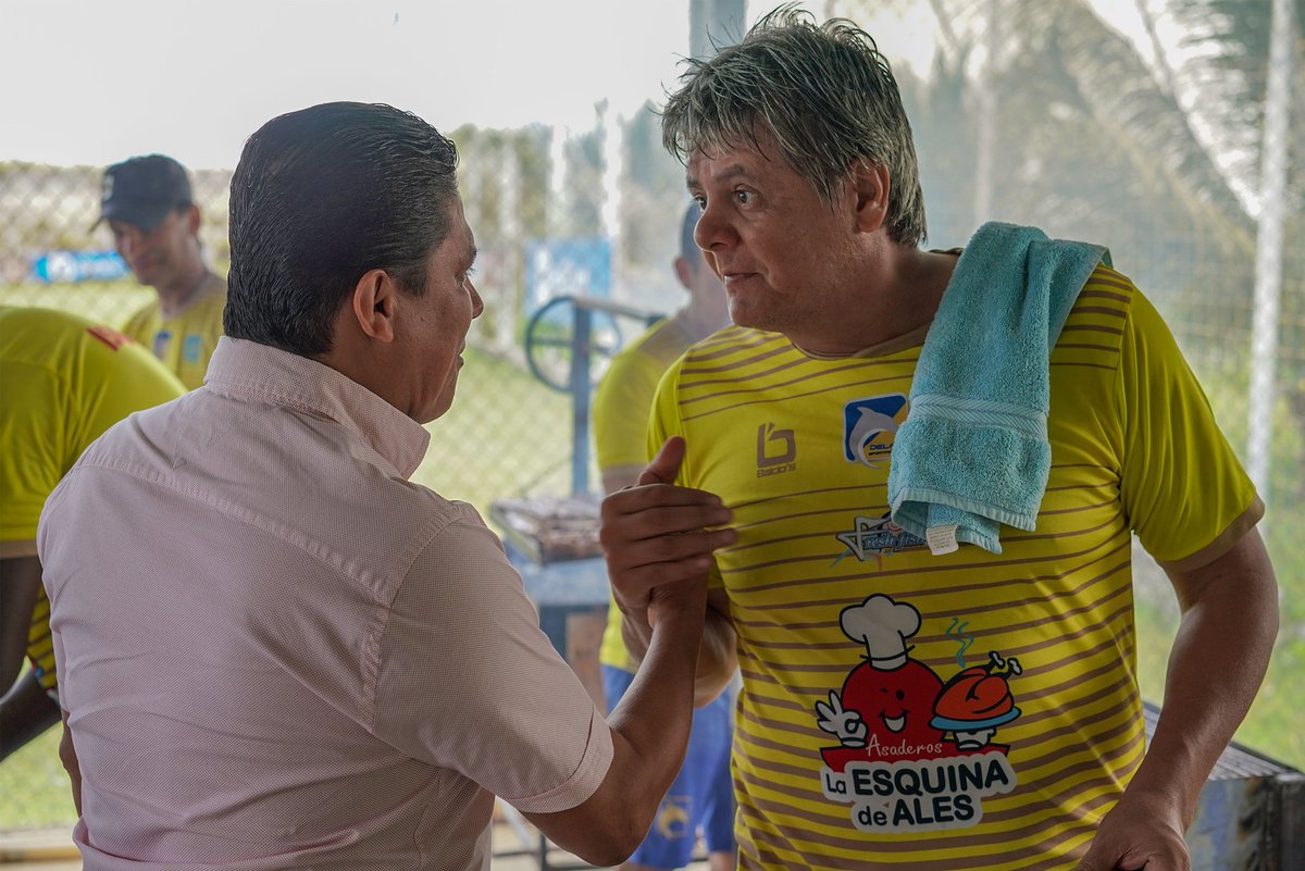 Hoy, en Los Geranios, compartimos un asado con la familia de <a href="/DelfinSC/">Delfín Sporting Club</a>.
¡Seguiremos unidos en busca del sueño de todos!
#VamosDelfín #ElOrgulloDeManabí
