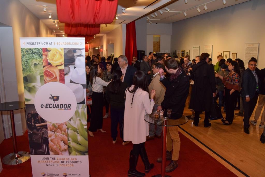 proecuadornoram's tweet photo. While networking in Chicago, over 100 people got to know the e-commerce platform https://t.co/eG7iKLhOGY, how it works, how to join and the benefits this platform offers to its users. We continue promoting services! #BusinessWithoutBorders #EcuadorInChicago https://t.co/WWGWS5zzX1