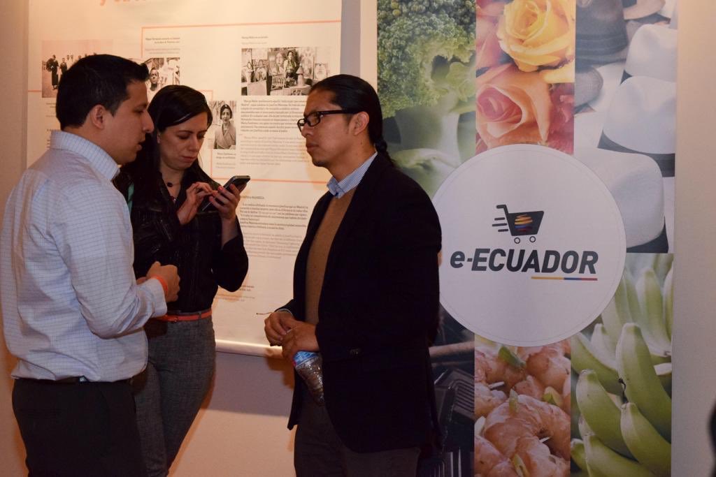 proecuadornoram's tweet photo. While networking in Chicago, over 100 people got to know the e-commerce platform https://t.co/eG7iKLhOGY, how it works, how to join and the benefits this platform offers to its users. We continue promoting services! #BusinessWithoutBorders #EcuadorInChicago https://t.co/WWGWS5zzX1