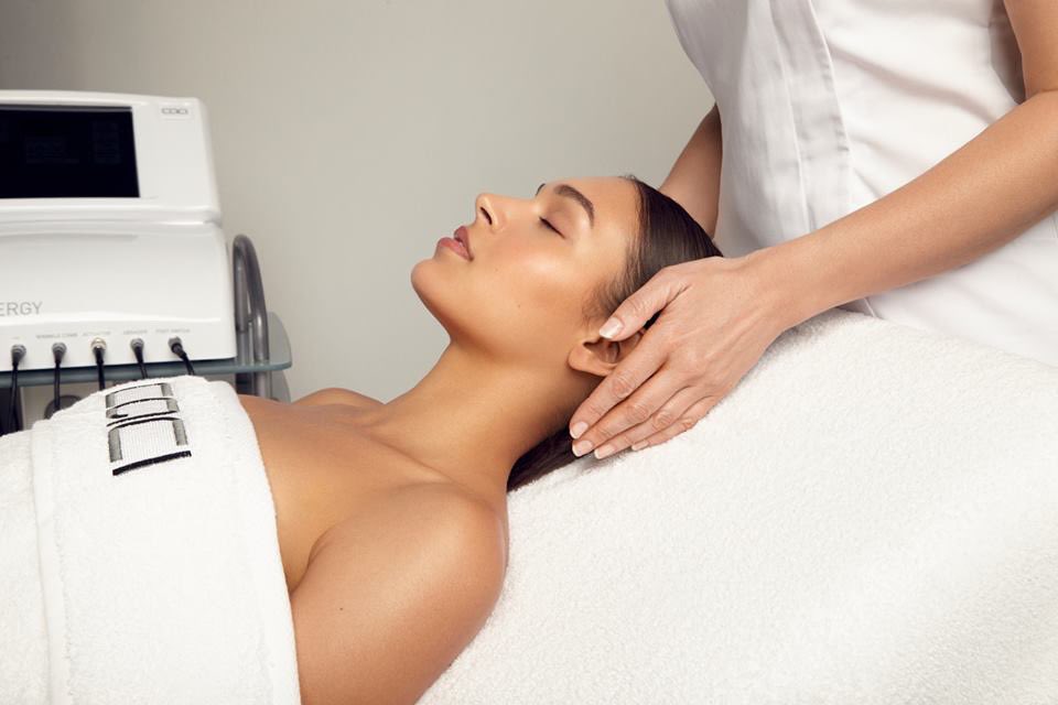 natbeautyelemis's tweet photo. Are you considering a facelift? Why not try a CACI Facial with us, combined with LED Light Therapy it offers amazing results with out the need of surgery!

#faceliftsurgery #cacifacial #nonsurgical #aestheics #eastcote #harrow #pinner #slough #northwoodhills #hbuk #northolt https://t.co/krT7uqSCFd