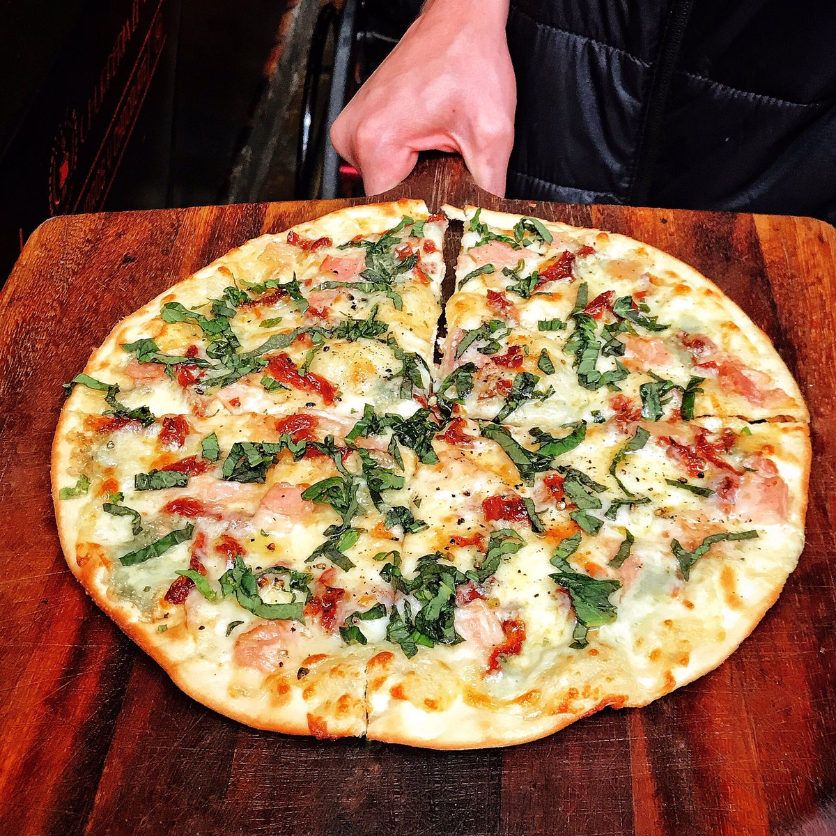 El único triángulo amoroso que me interesa es el de la rebanada de mi pizza 🍕 y si es de #Ummo ¡Mejor! Los esperamos en <a href="/mercadoroma/">omar mercado</a> y <a href="/mrcoyoacan/">MR Coyoacán</a>