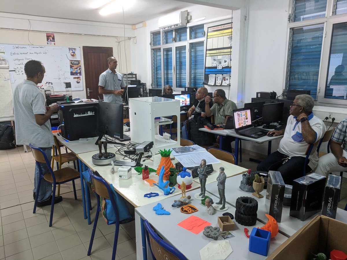Deuxième session de formation sur l'impression 3D au #CollegeConstantLeRay <a href="/ray_college/">COLLEGE CONSTANT LE RAY</a> #9720043P. 
Les #profs de #techno ont pu effectuer des impressions 3D et découvrir le scanner 3D avec <a href="/matrix3dconcept/">Matrix 3D Concept</a> .
<a href="/acmartinique/">Académie de Martinique</a>
<a href="/DaneMartinique/">D.R.A.N.E. Martinique</a> <a href="/gbaudin972/">Gérard BAUDIN</a> <a href="/GalvaPascale/">Galva Pascale Lyne</a>