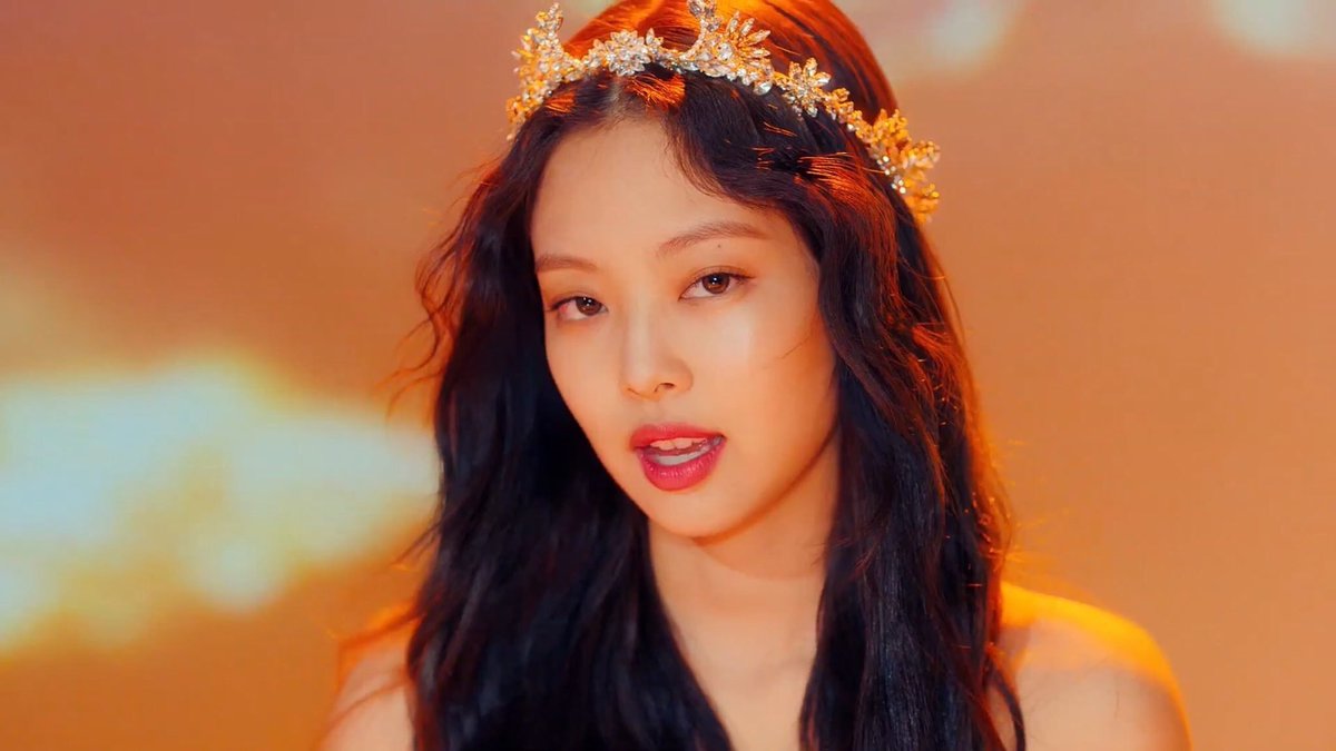 BPINKLATINO's tweet photo. Quiero compartirles este análisis del MV ‘KILL THIS LOVE’ (Sigue el hilo): 

Tengo que decir que le letra es una joya, por favor date tiempo de leerla más adelante. Cabe aclarar que esta fue la perecpción de JotaPé/ YG Liebers+ añadí algo al final. 
@ygofficialblink https://t.co/avEiAONyK8