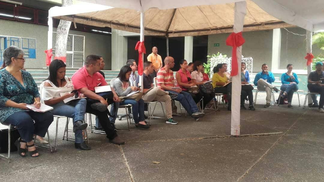 LaAranera's tweet photo. #Hoy El Presidente de @Incesocialista @WuikelmanAngelP se reunió con equipos de trabajo de Miranda y Distrito Capital abordando la importancia de la producción en la coyuntura política y económica actual. @Somos_Inces @YndiTorregrosa #ChambaInces #CuadrillasEnDefensaDeLaPaz https://t.co/KexfM6kWHr