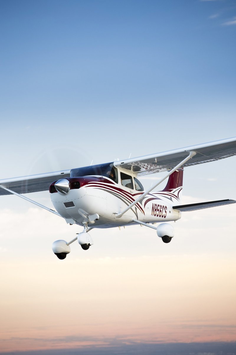 Cessna's tweet image. When you’re ready to go higher – and faster – this one’s ready for you, pilots.  #SNF19

Learn more: bit.ly/2FZhN6y

#Cessna182 #AvGeek