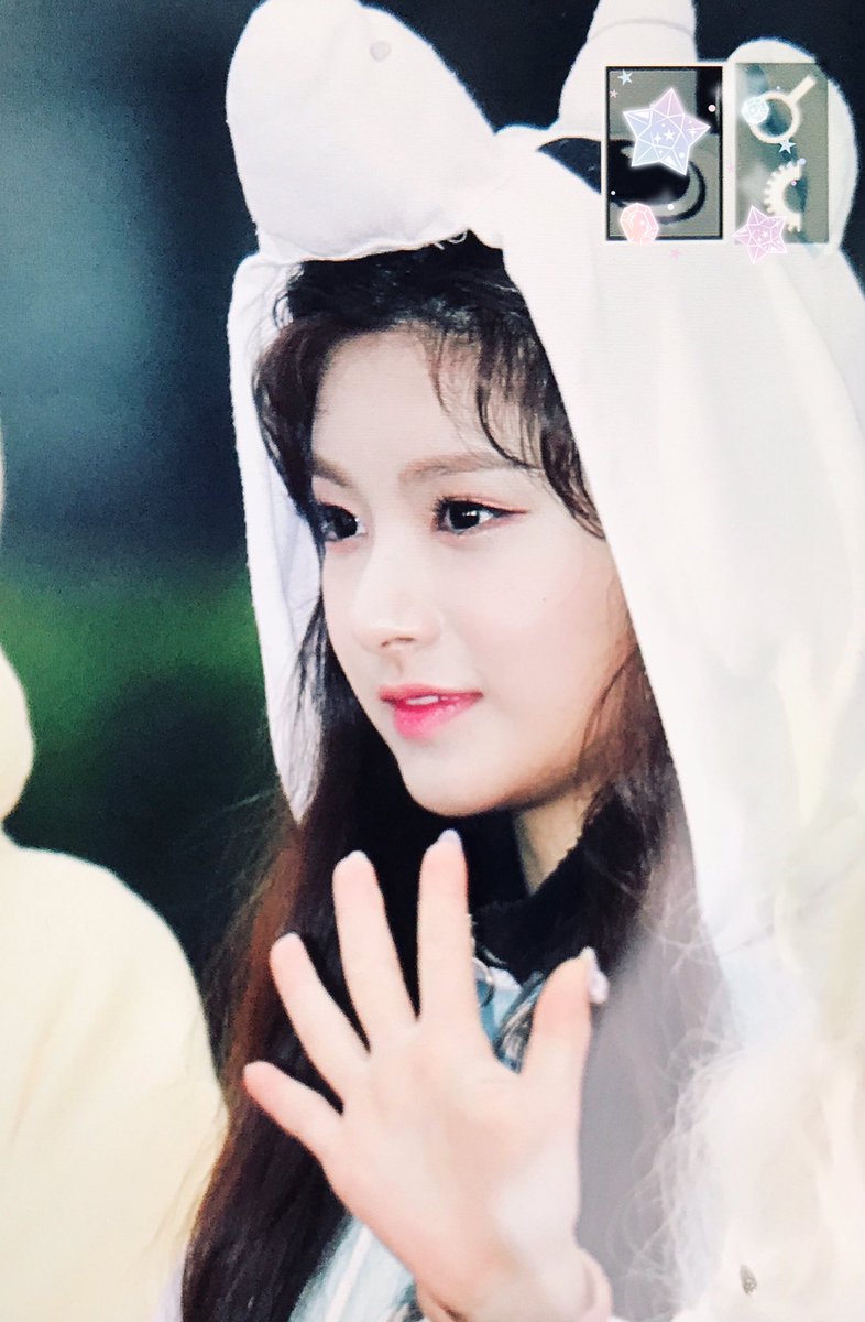 luxury1229's tweet photo. 190405 뮤직뱅크 이런
#왕이런 #王怡人 #yiren #기쁨이 #쁨 #포메 #에버글로우 #EVERGLOW @EVERGLOW_twt https://t.co/Jiw8jO0kzw