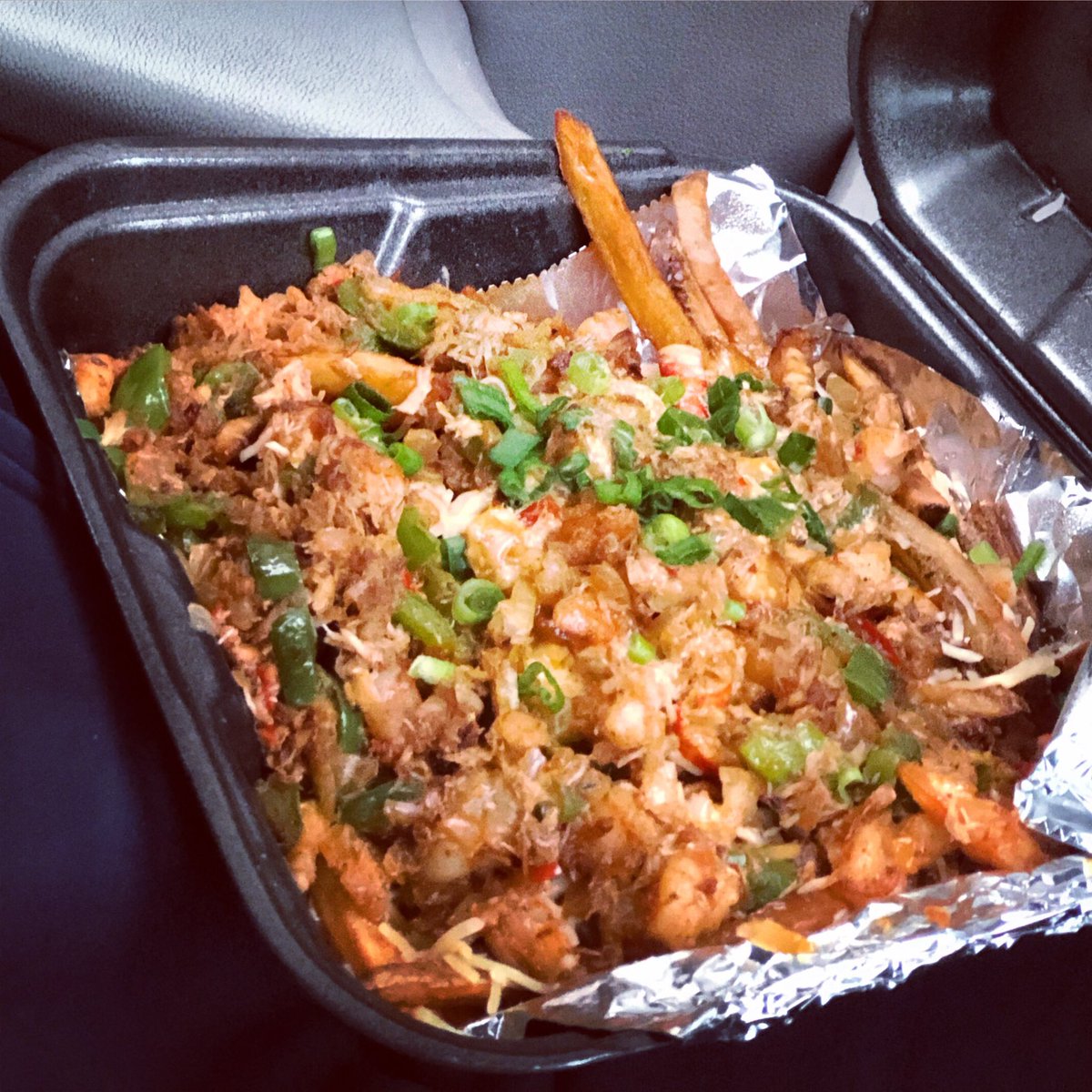 RayRayBlessed's tweet photo. Grilled shrimp, lobster, crab meat, onions, peppers, Cajun cheese sauce over fresh cut garlic parmesan fries
“Seafood Stoner Fries” I think the name fits accordingly to this meal and after eating this I have FELL IN LOVE
#BlackBoxFix https://t.co/wXyW2vBQ5o