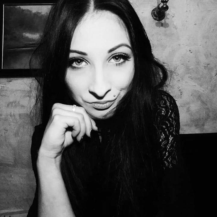 MonikaMiuu's tweet photo. Spring and I'm happy! Time for changes! Have a nice night, my dear! 😈 
#polishwoman #poland #popular #darkgirl #spring #beautifulwoman #photography #photosession #session #blackhair #BooHoo #makeup #GoodNightEveryone https://t.co/xA084WAR2T