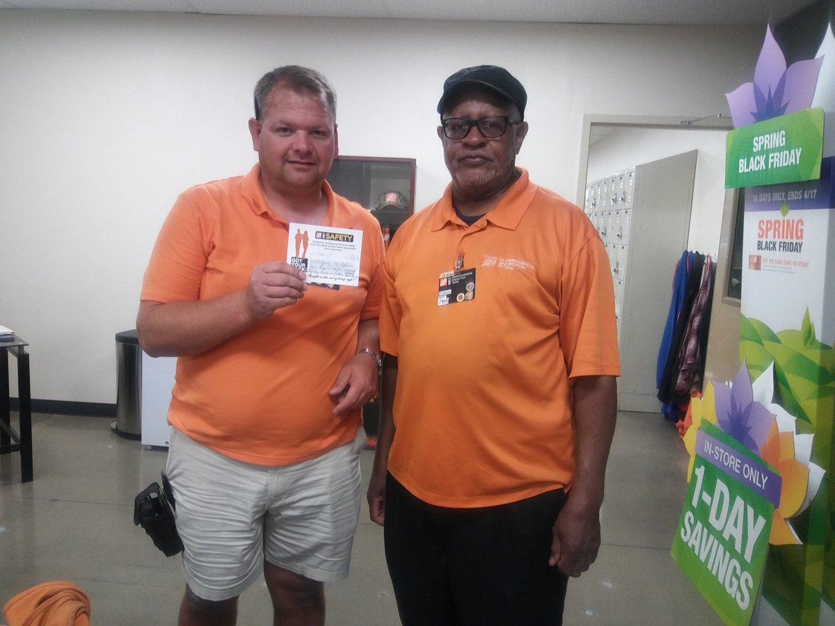 Reflections on the Hill: Donald recognizes David for his partnerahip in relabeling a bay. # Teamwork @MattHunt0530 <a href="/BLambert1414/">BLamb</a>