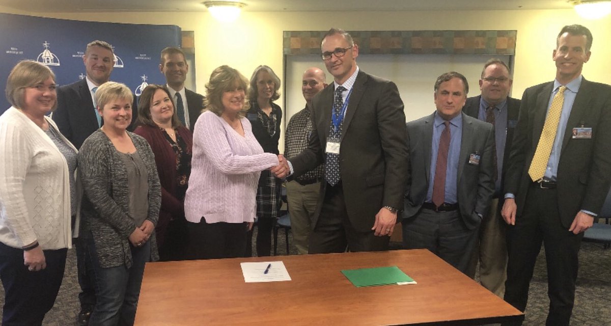 WestIrondequoit's tweet photo. Thanks to perseverance &amp; collaboration on both sides, the Irondequoit Educational Secretaries Association &amp; our District have reached a new 4-year contract agreement. Here are IESA president Kim Schrank and Supt. @AaronJohnsonEdD signing it at tonight's Board of Education meeting https://t.co/LX8340j8di