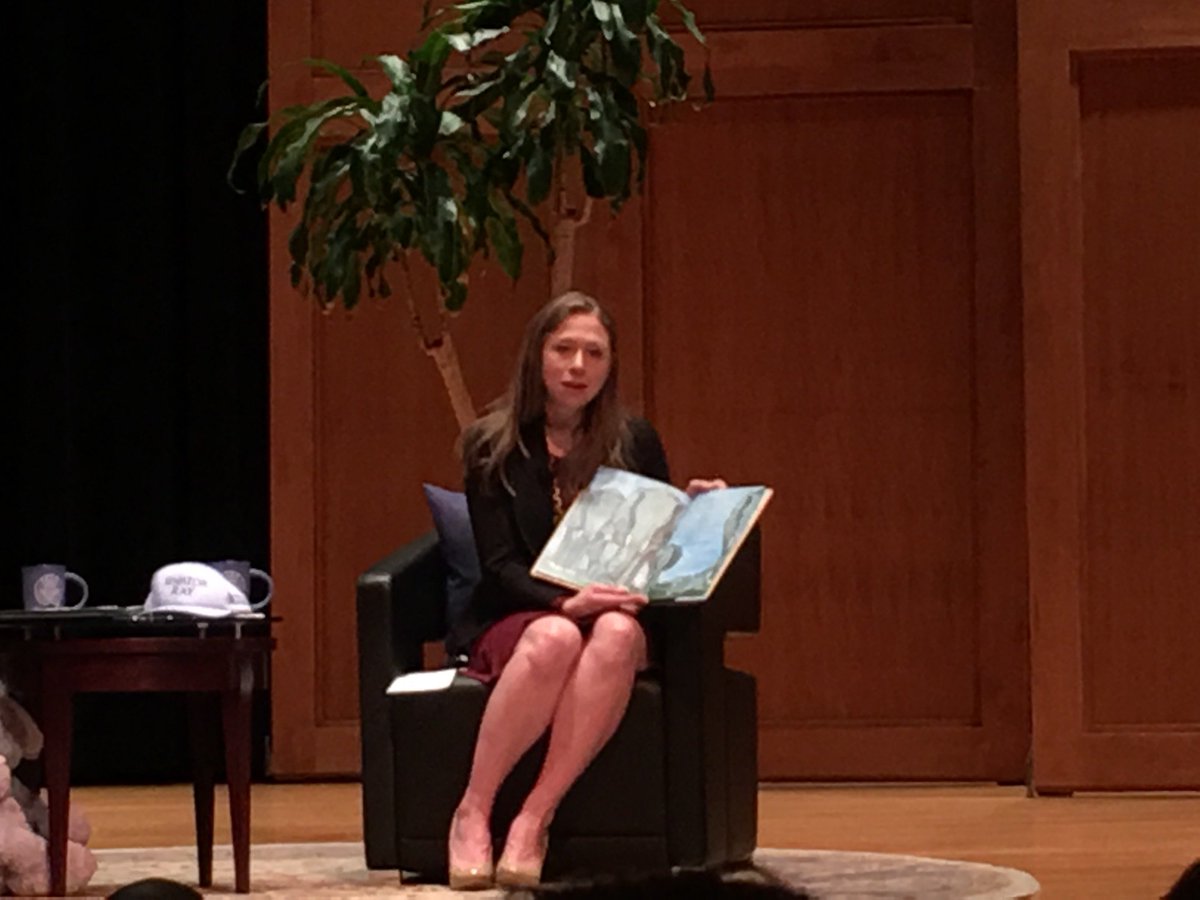 gmvslp's tweet photo. Thank you @lesniakinstitut, @KeanUniversity and @ChelseaClinton for a great evening! Inspired to save our animals! 🐘❤️ https://t.co/EnSXdtRaSI