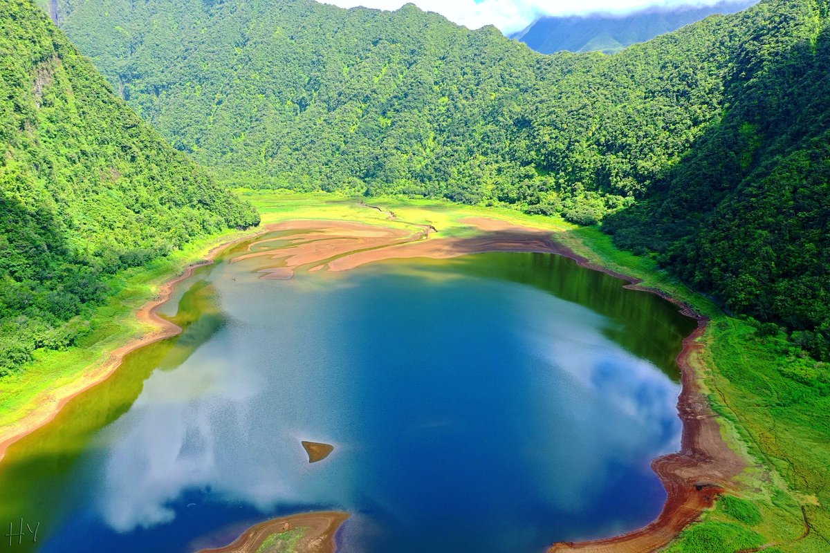HeimanaYi's tweet photo. Randonnée à Grand étang #drone #dronephotography #aerialphotography #pond #lake #mountain #djiglobal #djimavic2pro #mavicpro #reunionisland #iledelareunion https://t.co/JILttYi9l2