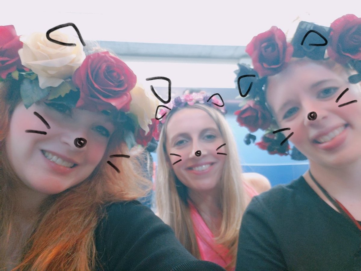 Nevadabals's tweet photo. #HappyHanniverSIXry / #Hanniversary !!! This fandom is creature I cannot describe without going mad! You all are so talented, dedicated &amp; I love the #FannibalFamily !! 
Uh, selfies!! from last year at #SVCCMads feat. @andauzun @Mulbriana @texannibals @solamentenic @andrandiriel https://t.co/heMewZXion
