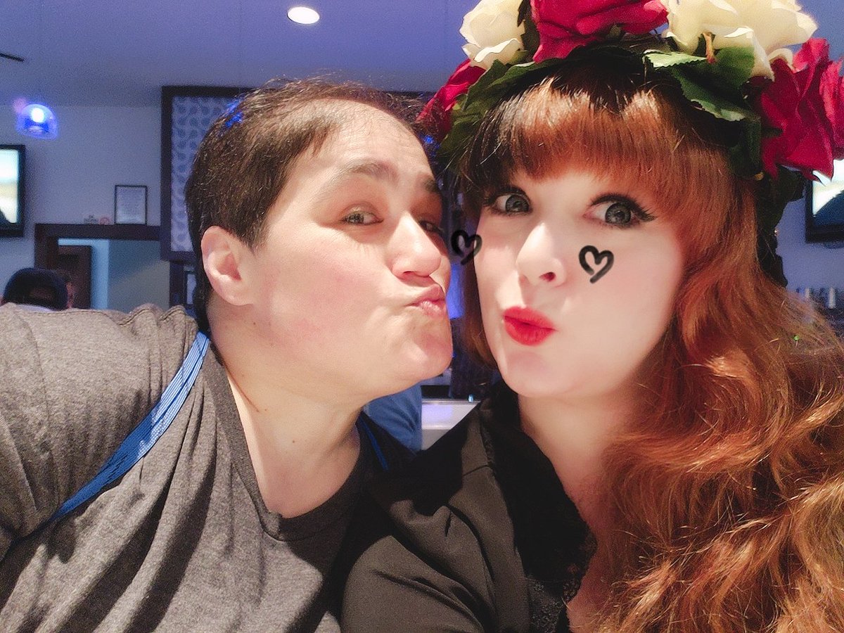 Nevadabals's tweet photo. #HappyHanniverSIXry / #Hanniversary !!! This fandom is creature I cannot describe without going mad! You all are so talented, dedicated &amp; I love the #FannibalFamily !! 
Uh, selfies!! from last year at #SVCCMads feat. @andauzun @Mulbriana @texannibals @solamentenic @andrandiriel https://t.co/heMewZXion