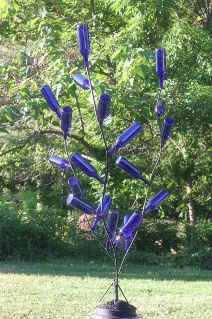 RoUnfiltered's tweet image. Why does it seem like people have forgotten about blue bottle trees? I hardly see them anymore. 🤔🤔🤔 #SpiritProtection