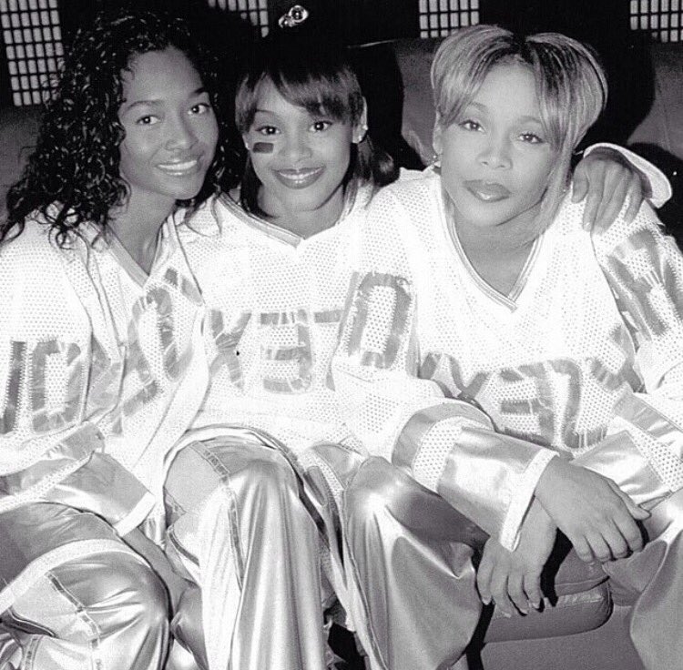 miajia_j's tweet photo. my role models.. my inspirations.. my idols. i thank these women for being so strong and positive and showing no matter what life throws at you, never give up 🙏🏽. #MyQueen #TLC #RemyMa #TarajiPHenson ♥️ @TheRealTBOZ @officialchilli @RealRemyMa @TherealTaraji #RestInPeaceLeftEye🕊 https://t.co/VUxIZsTTfu