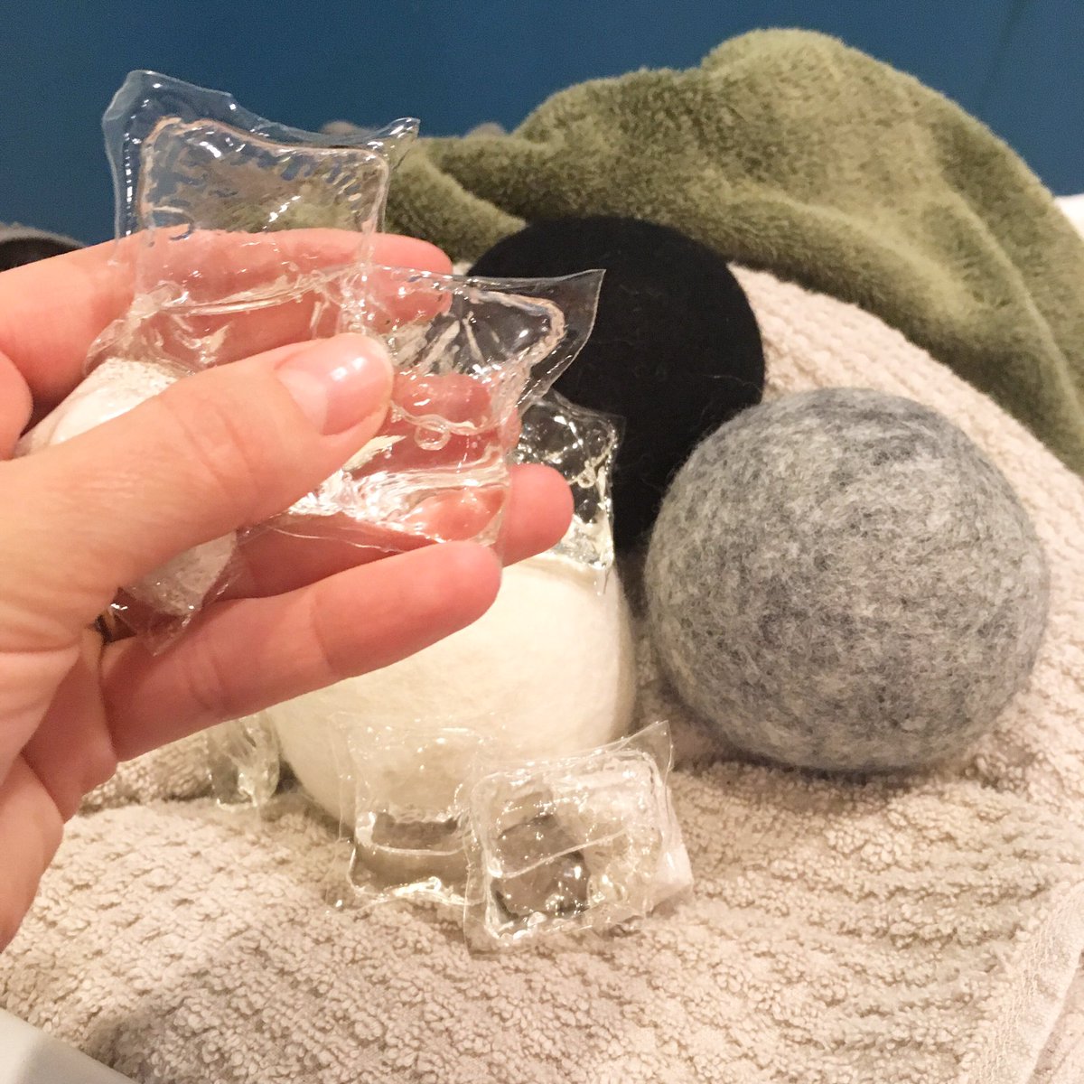 aliciamtravels's tweet image. On long trips I always pack laundry pods! Not only are they eco friendly they also dissolve easily for those sink washes during long travels without access to laundry 😂 Thank @dropps for gifting me this detergent! #planetclean #everydroppscounts #plasticfree