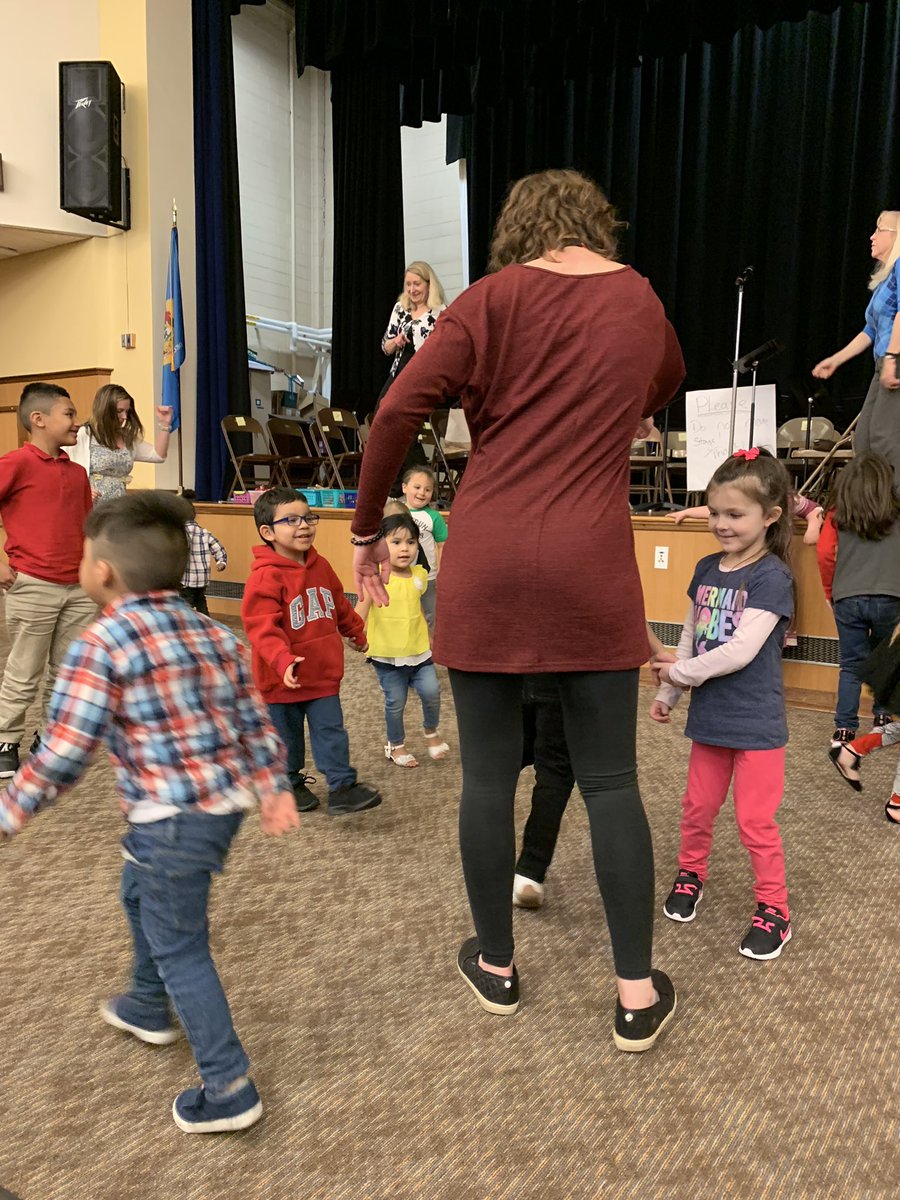 Mrs_Johnson_4A's tweet photo. Taylor had such a fun night with some of her classmates and her teacher, Miss Larissa! Music Night @EarlyYearsRC #RPLC #lifeinpreschool #WeAreRedClay https://t.co/yzeOeiAZgf