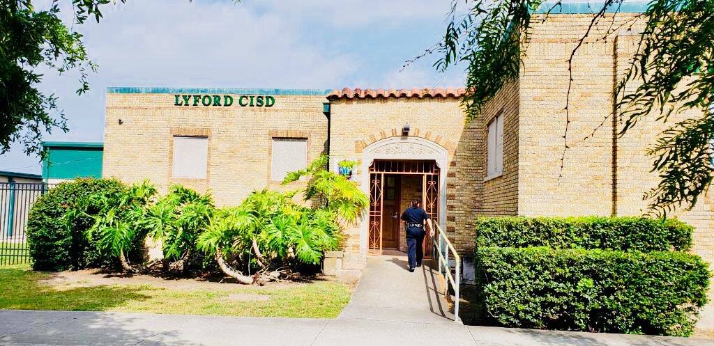 MarthaHinojos14's tweet photo. MEP Recruitment Efforts! Beautiful Lyford CISD.
@ESC1MigrantEd
#MEPID_R
#MEPTeamWork
#GreatThingsHappenHere https://t.co/0r9wrqjpPj