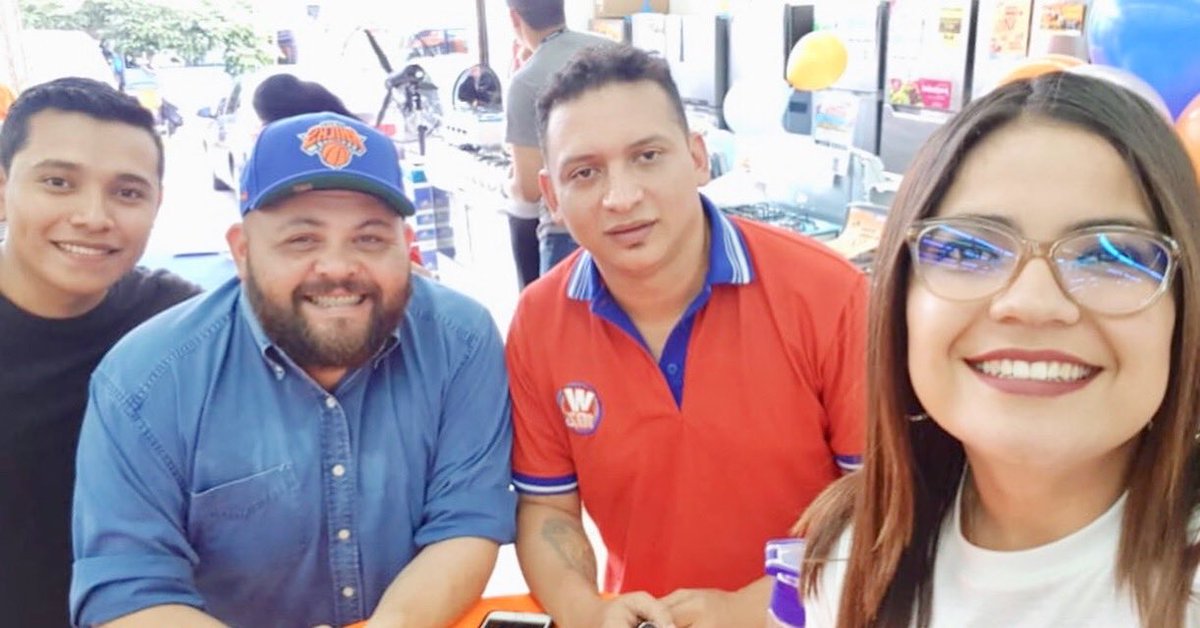 DjDaveHn's tweet photo. Un gusto compartir en eventos con buenos Colegas de los Medios @aliciaramoshn @binbocruz #Eventos #Amigos https://t.co/V7u3qr9wr7