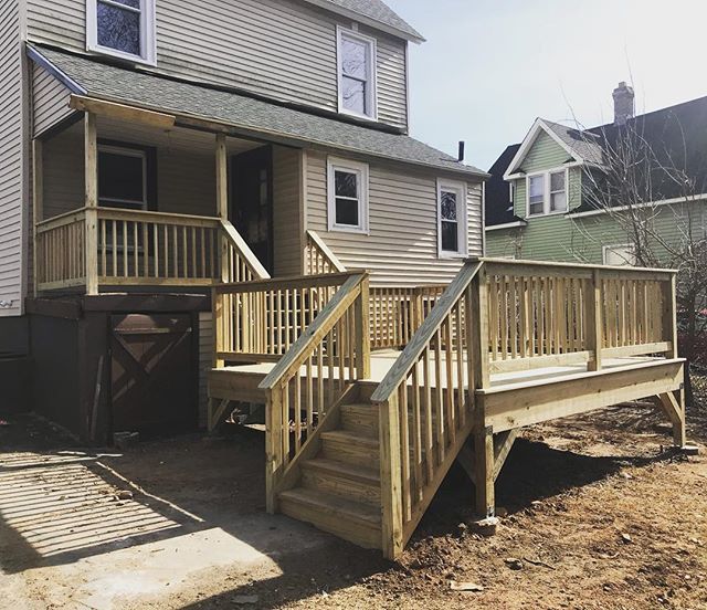 SandPProperties's tweet photo. Our new deck on our Franklin Project! It coming out great!
#firsttimehomebuyer #realtor #fixerupperstyle #fixandflip #decks #realtorlife #investorlife https://t.co/uHAC3xZxPl https://t.co/wYKoPVEKF5