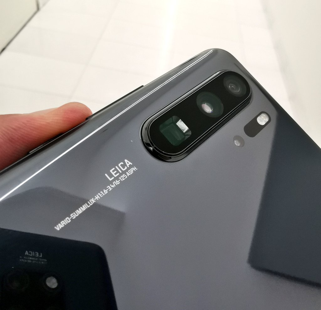 Vamos rumbo al lanzamiento del #HuaweiP30 de Bogotá, uno de los smartphone llamado a ser de los mejores del 2019 #ReescribeLasReglas <a href="/HuaweiMobileCo/">HuaweiMobileCo</a> <a href="/Huawei_Colombia/">Huawei Colombia</a>