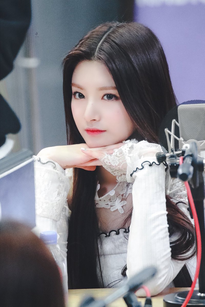 yirenpix's tweet photo. shining, shining ✨ ♔ 190403
↠ #이런 #YIREN https://t.co/XE8O9iRelG