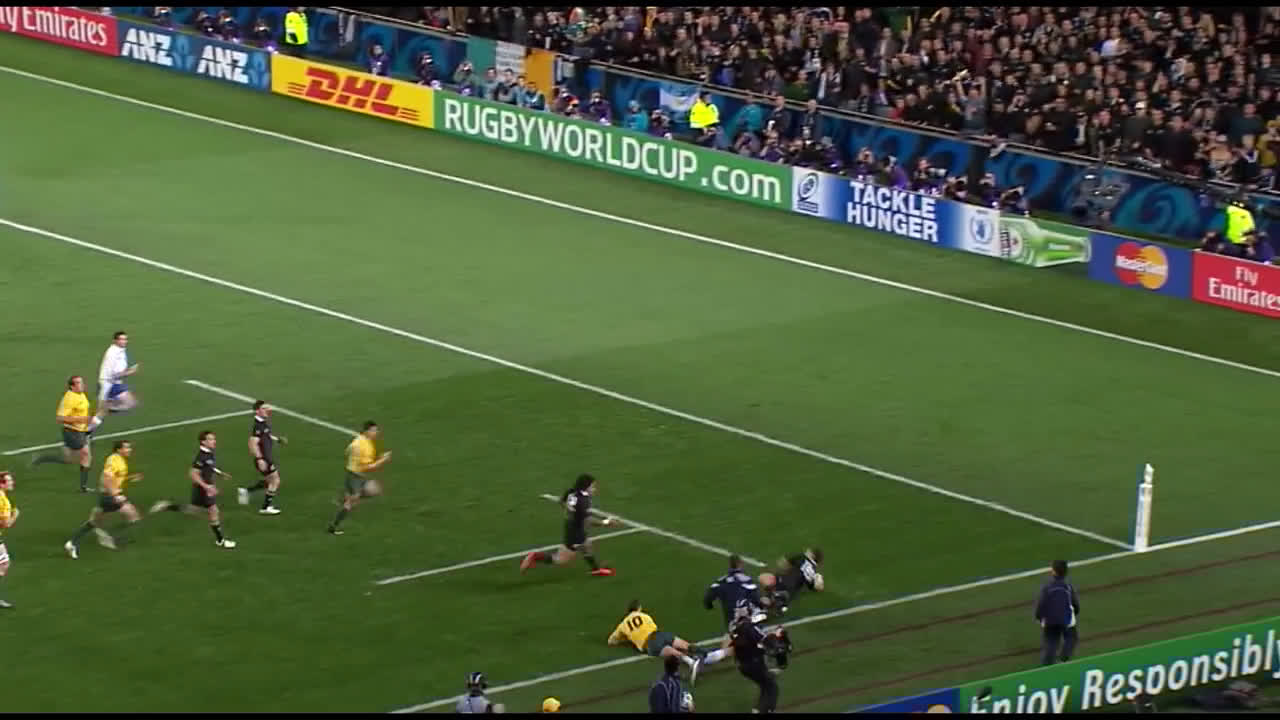  Happy 33rd birthday to All Blacks legend Israel Dagg! One of the greatest try assists here from the full-back.

