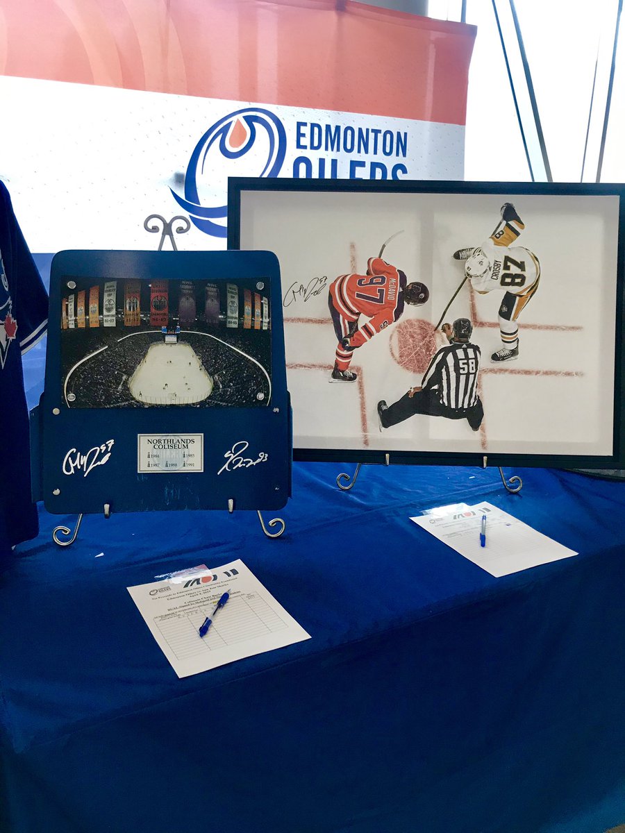 SpectrumAuth's tweet image. Time sure flies when you’re having fun! 🥳 Come check out our last @EdmontonOilers home game auction tables of the season! We have some exclusive merchandise out tonight! @burgundyoak @Oil_Foundation #LetsGoOilers