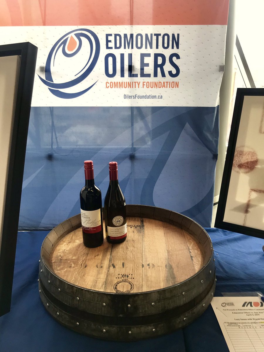 SpectrumAuth's tweet image. Time sure flies when you’re having fun! 🥳 Come check out our last @EdmontonOilers home game auction tables of the season! We have some exclusive merchandise out tonight! @burgundyoak @Oil_Foundation #LetsGoOilers