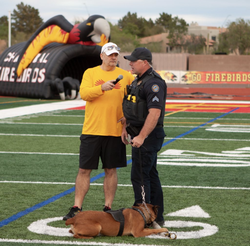 CommanderMinor's tweet photo. @ScottsdalePD K9 Sgt Mullins and K9 Hannah along with members of the SPD Bike Unit getting some high fives at #Scottsdaleyouthfootball Skills Camp.  @ChapfootballAZ @the_22_crew @Elev8QBacademy @NzoneFootball https://t.co/GhWzrS82nm
