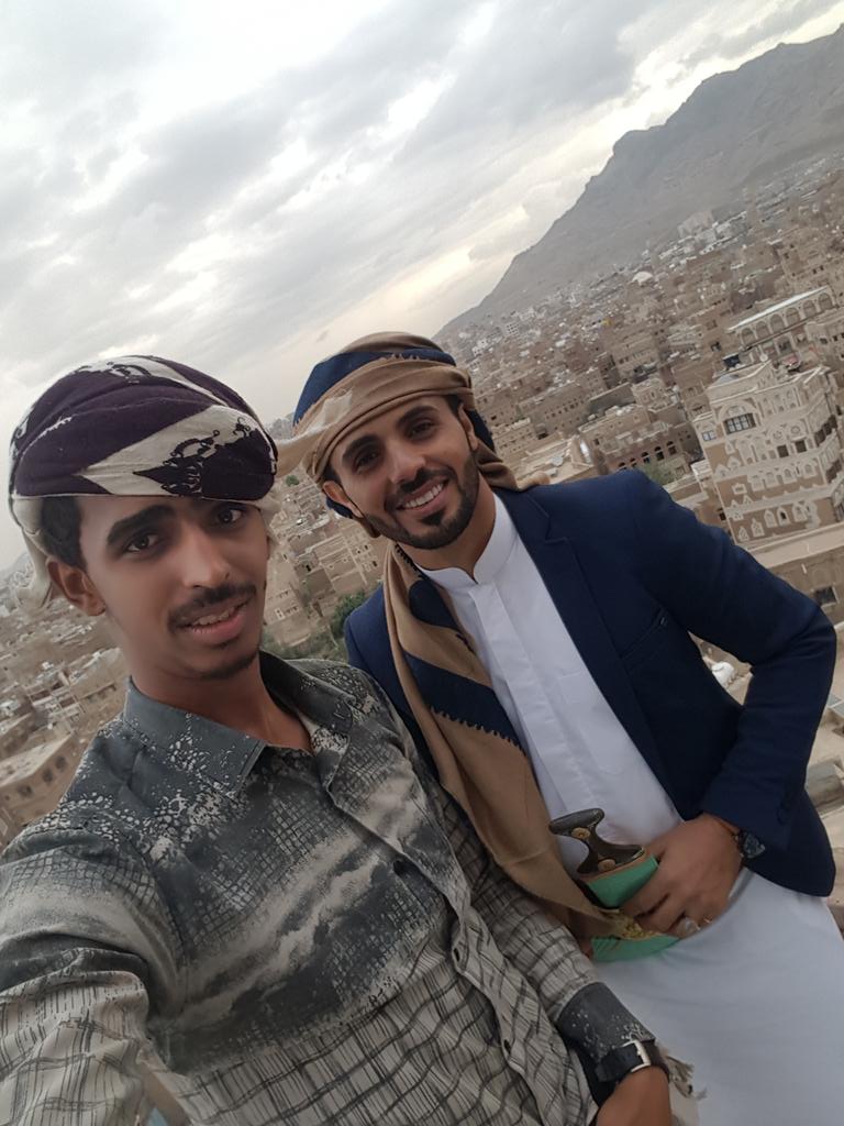 يوم جميل وصورة جميلة تجمعني بأخي الفنان عمار العزكي في هذه الأجواء الاكثر من رائعه في ربوع صنعاء القديمة 
#عمار_العزكي