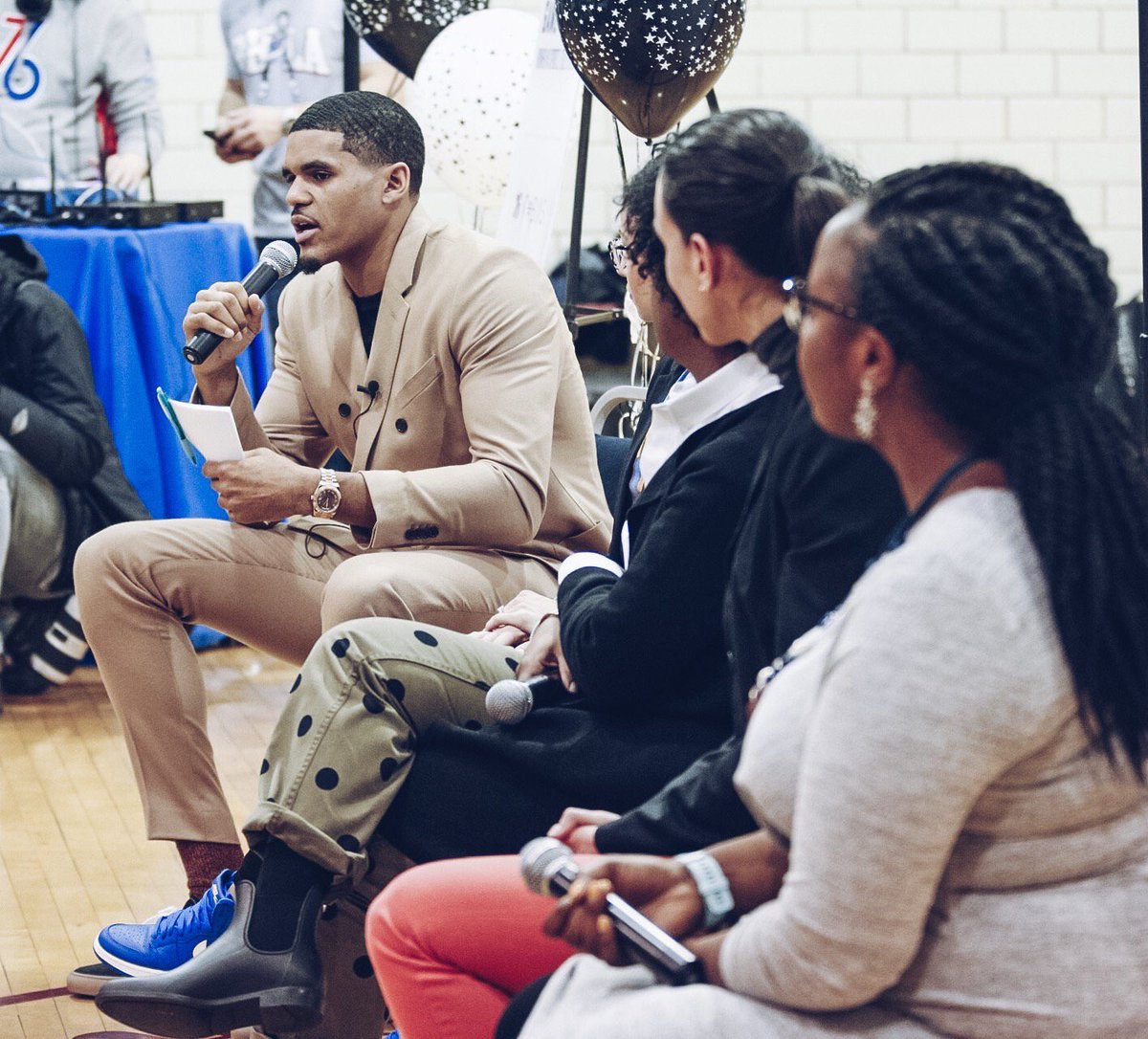 GLBMEDIAGROUP's tweet photo. #TBT! Good times at Tobias Harris’ Game Changers Women in Sports, Tech &amp; Literacy Panel for👩‍👧‍👧of @teamupphilly! He gave out books to encourage reading.  “My fav African Proverb is, “If u educate a man, u educate a man. But if u educate a woman, u educate a nation.”~TH 🙌🏾#GLBFam https://t.co/wO9UVKYpwh