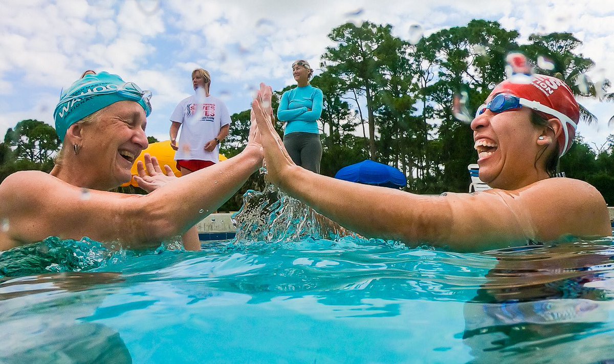 MastersSwimming's tweet photo. ❤️ these highs fives 🖐🏽 pics which so perfectly capture the spirit of our Adult Learn-to-Swim Month. These lessons were run by #usmsvolunteer from @PBM_Wahoo who just go above and beyond 💯 (📸 cred: Bob Gibson - thanks Bob) #swimmingsaveslives #alts #sslf2019 #adultlearntoswim https://t.co/XslR9t0nYU