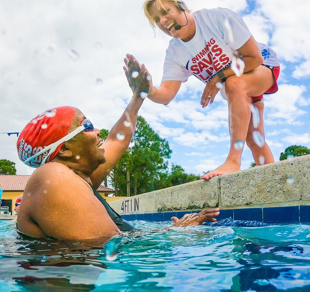 MastersSwimming's tweet photo. ❤️ these highs fives 🖐🏽 pics which so perfectly capture the spirit of our Adult Learn-to-Swim Month. These lessons were run by #usmsvolunteer from @PBM_Wahoo who just go above and beyond 💯 (📸 cred: Bob Gibson - thanks Bob) #swimmingsaveslives #alts #sslf2019 #adultlearntoswim https://t.co/XslR9t0nYU