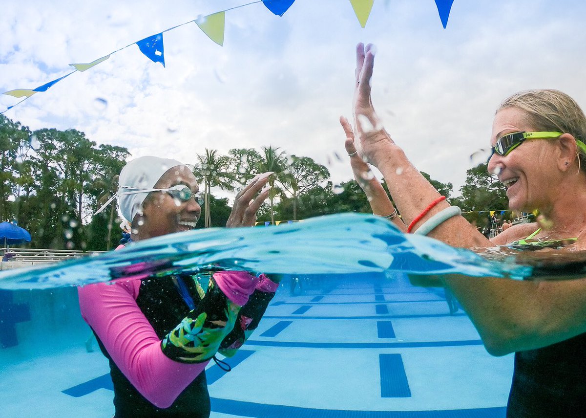 MastersSwimming's tweet photo. ❤️ these highs fives 🖐🏽 pics which so perfectly capture the spirit of our Adult Learn-to-Swim Month. These lessons were run by #usmsvolunteer from @PBM_Wahoo who just go above and beyond 💯 (📸 cred: Bob Gibson - thanks Bob) #swimmingsaveslives #alts #sslf2019 #adultlearntoswim https://t.co/XslR9t0nYU