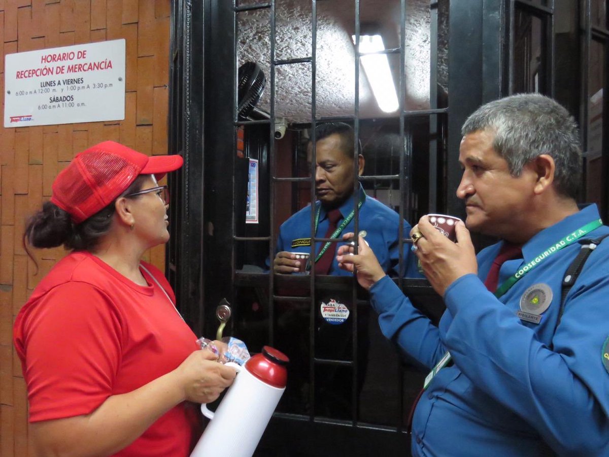 XimenaVillavo's tweet photo. Hoy nos hemos desplazado a los barrios El Jardín y La Alborada para compartir un delicioso café y dialogar sobre lo que necesita nuestra querida Villavicencio #CaféXVillavo https://t.co/qMoK743Wv7