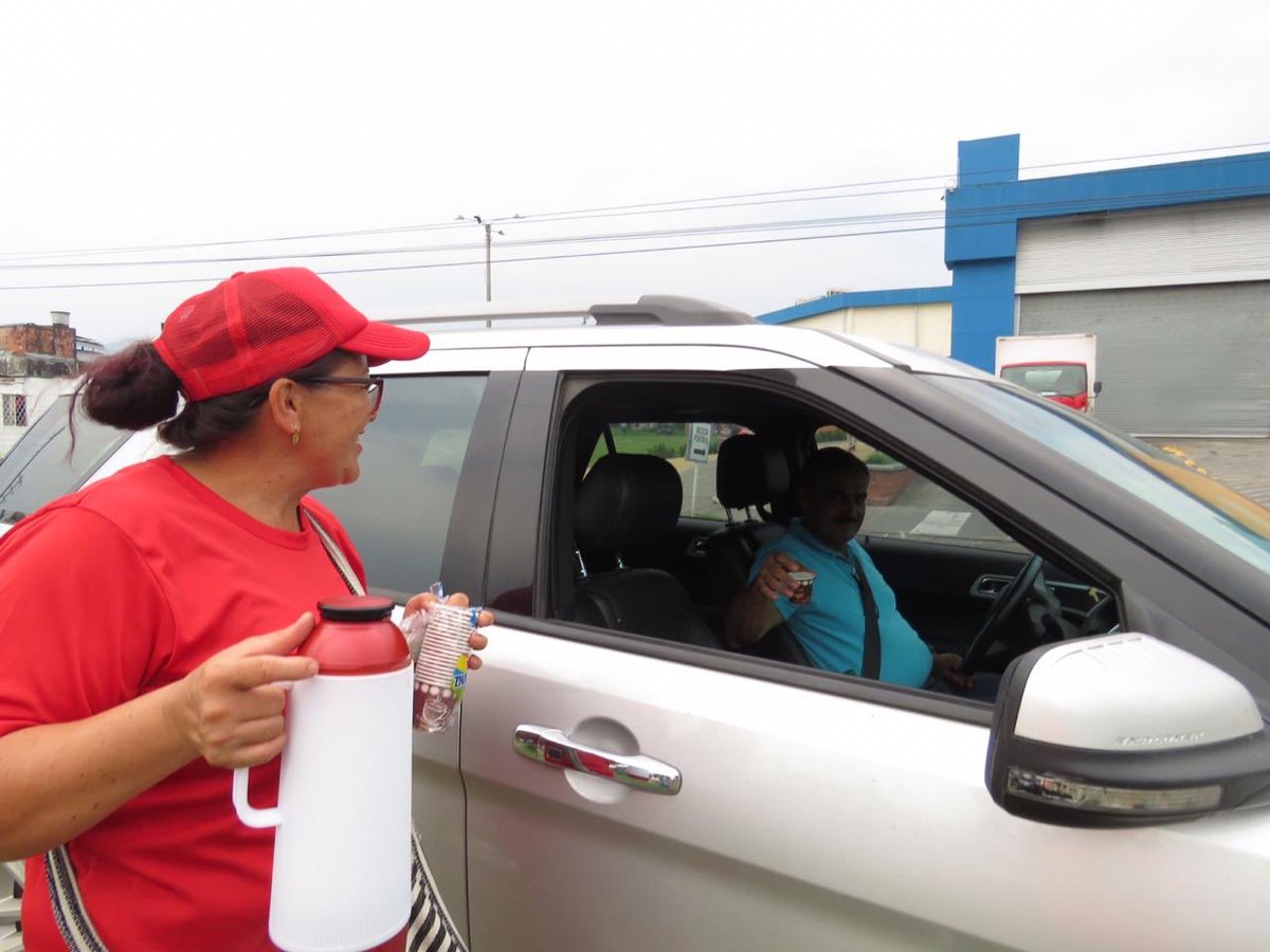 XimenaVillavo's tweet photo. Hoy nos hemos desplazado a los barrios El Jardín y La Alborada para compartir un delicioso café y dialogar sobre lo que necesita nuestra querida Villavicencio #CaféXVillavo https://t.co/qMoK743Wv7