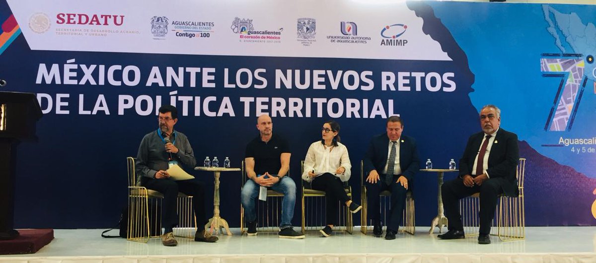 DGGTCSLP's tweet photo. Mesa de discusión sobre ORDENAMIENTO TERRITORIAL con el arq. Alfonso Iracheta en @cnsu2019. #AsiSuenaSanLuis #SanLuisSuenaFuerte https://t.co/McgYnR2fmr