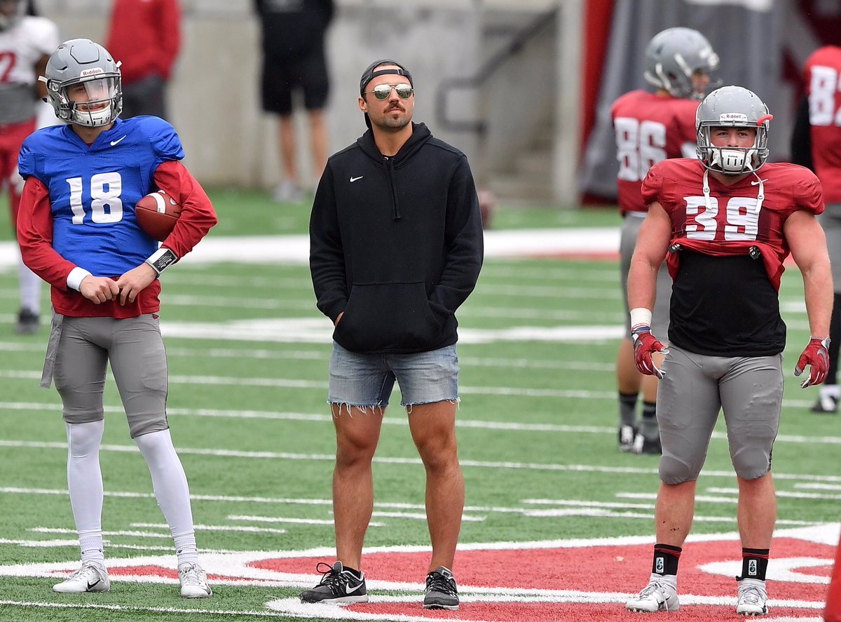 It was 50 and drizzling in Pullman today, but jorts/aviator season runs yea...