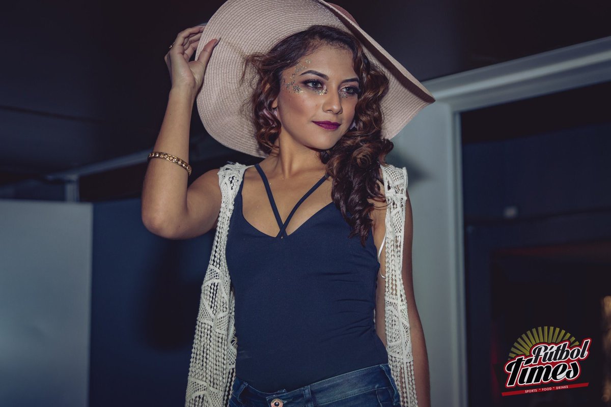 futbol_times's tweet photo. #DesfileDeModas #ClubSeñoritasPatronato #Latacunga #SohoInc #Dpars #BrunoVassari #CMDiseñadorYAsesorDeImagen #SantiagoEsparzaPhotoArt #Eikóva #MonyCoboHairStylistSalon #MichelLaraMakeUpArtist #BeautyBarByMichu #AldoMorbioni #FútbolTimes #Food #Drinks #Cotopaxi #Restaurante #Bar https://t.co/L53LCjRL71