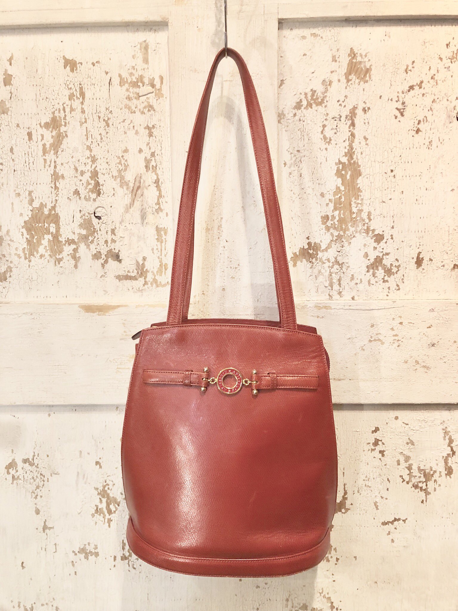 Chojugiga Red アリスバーリーのレッドカラーショルダーバッグ 程よいサイズ感でキレイ目の着こなしにも 是非店頭でチェック 札幌 古着屋 ヴィンテージ レトロ バッグ ヴィンテージバッグ ショルダーバッグ 赤 アリス