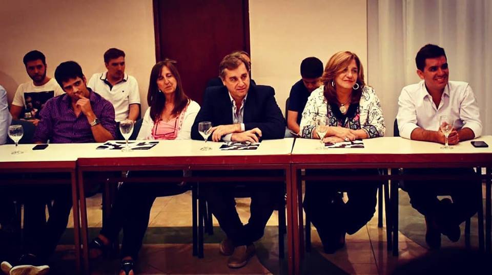 capitanidanilo's tweet photo. Junto a @MariaEBielsaOk reunidos en la ciudad de #SantaFe con representantes de la producción. #Dialogando para fomentar el #trabajo santafesino. La industria santafesina necesita ser #apoyada. Con @silvinafrana y @PatriciaChialvo https://t.co/O4Fvlgdwtg