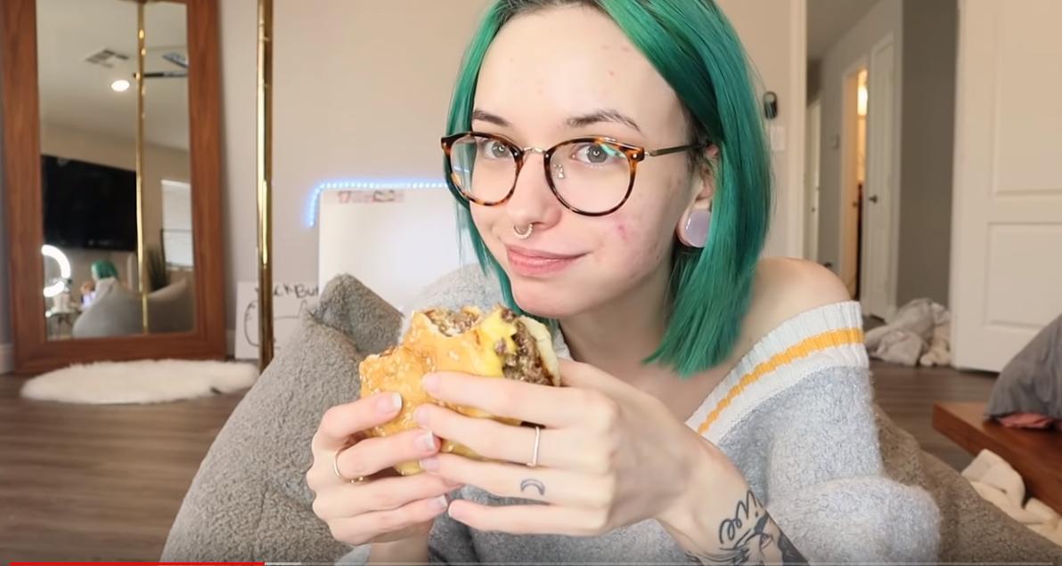 MillennialPolls's tweet photo. @TrueDaddyIssues Could you hear the sound of this cow moo'ing as you devoured this burger just weeks ago? Do what you want but stop being a fucking hypocrite https://t.co/AtlXoo5ayt