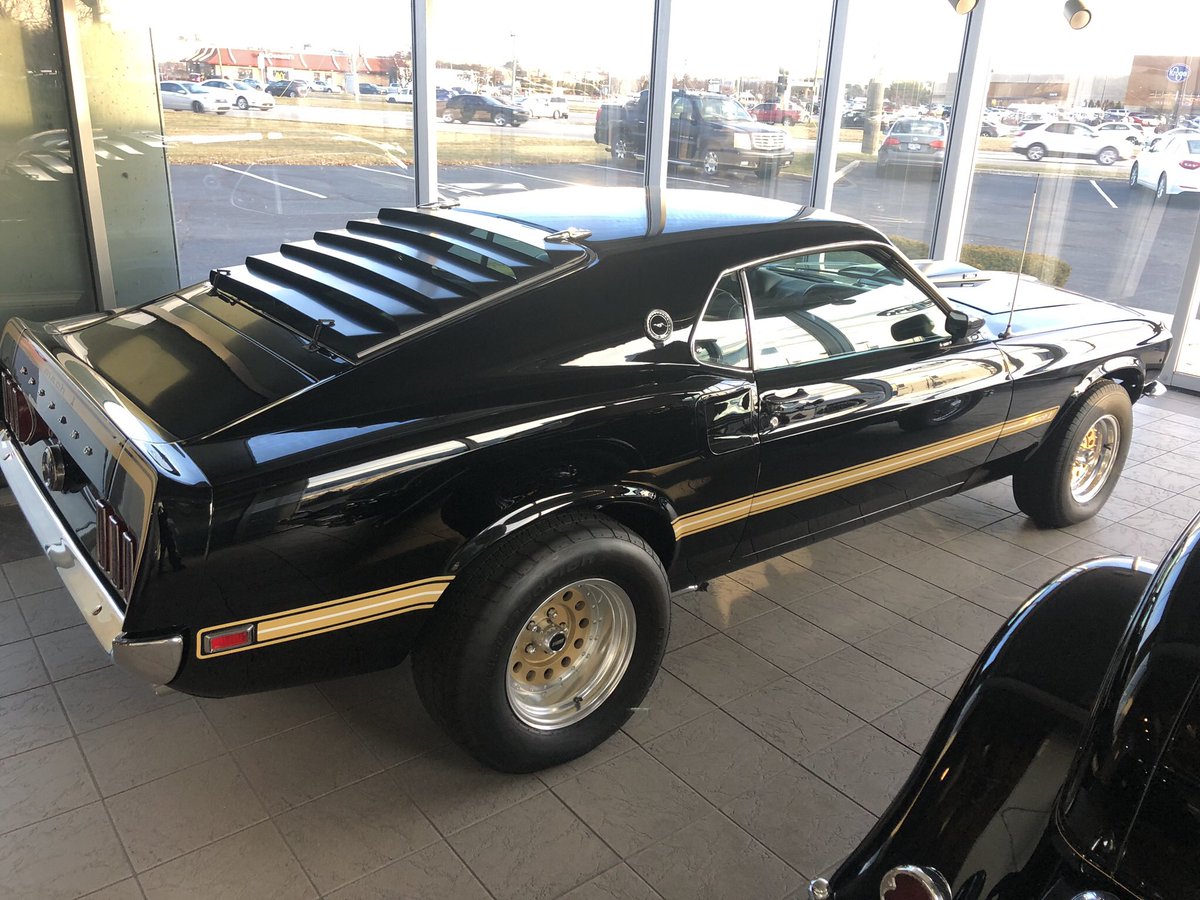 MichiganVehicle's tweet image. That fast back life.